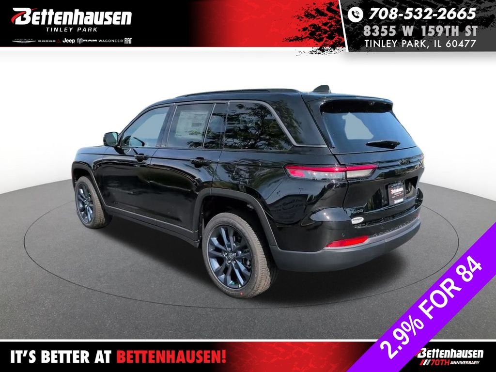 New 2026 Diamond Black Crystal Pearl-Coat Exterior Paint Jeep Limited image 9