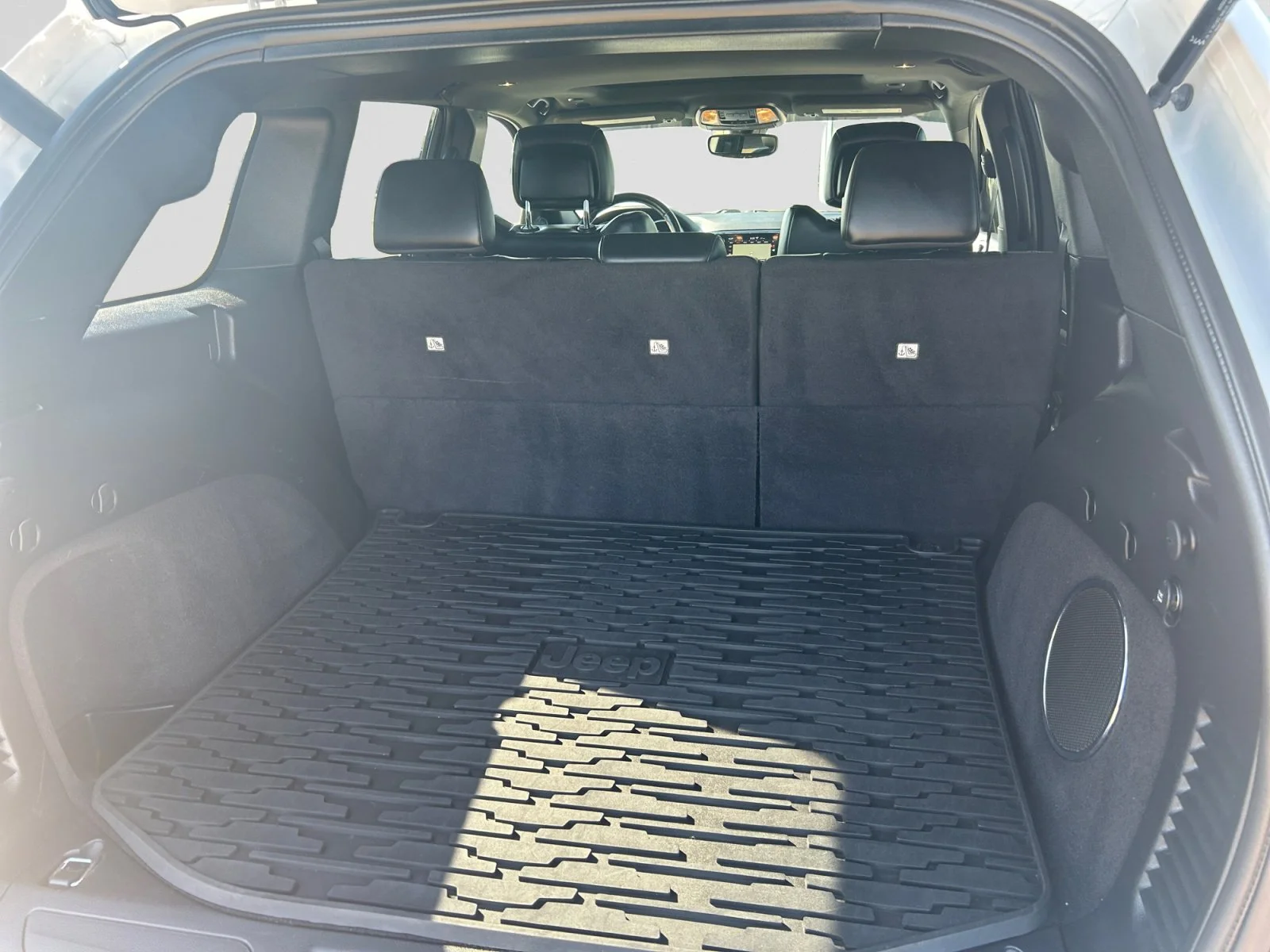 Used 2020 Bright White Jeep ALTITUDE image 10