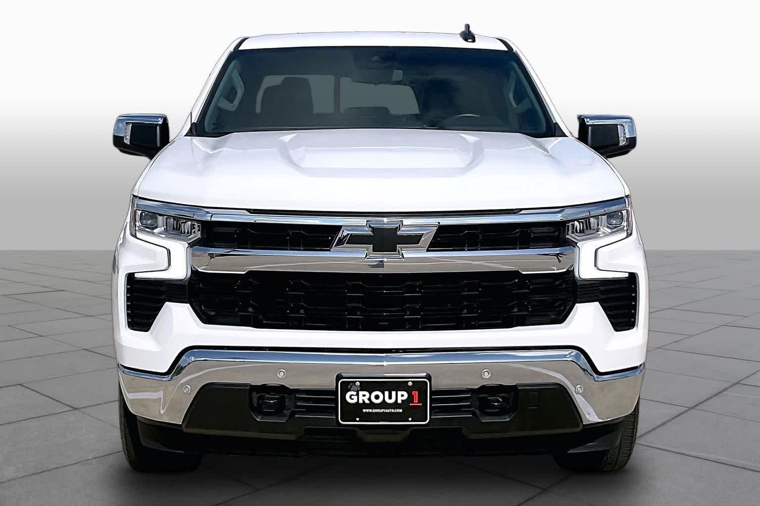 Used 2024 Summit White Chevrolet LT image 4