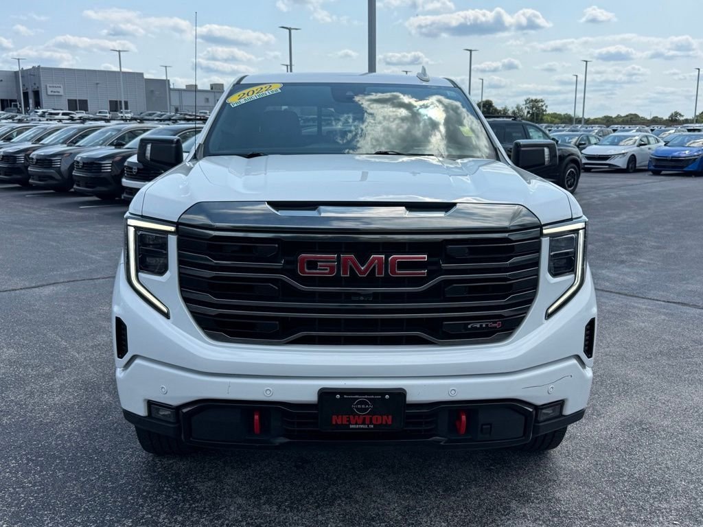 Used 2022 White GMC AT4 image 41