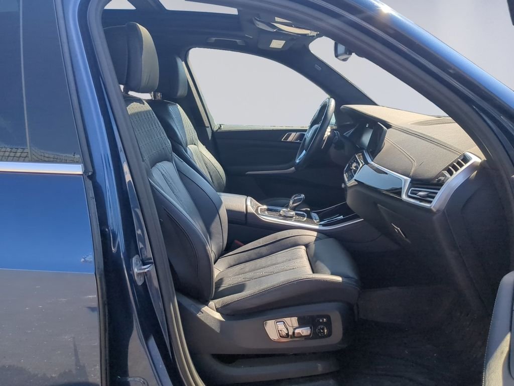 Used 2021 Blue BMW xDrive40i image 19