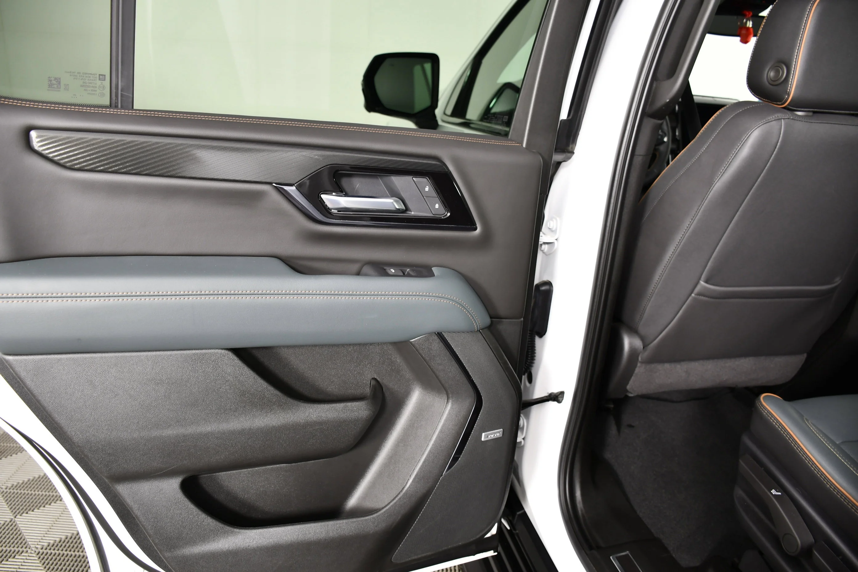 Used 2025 Summit White GMC AT4 image 49