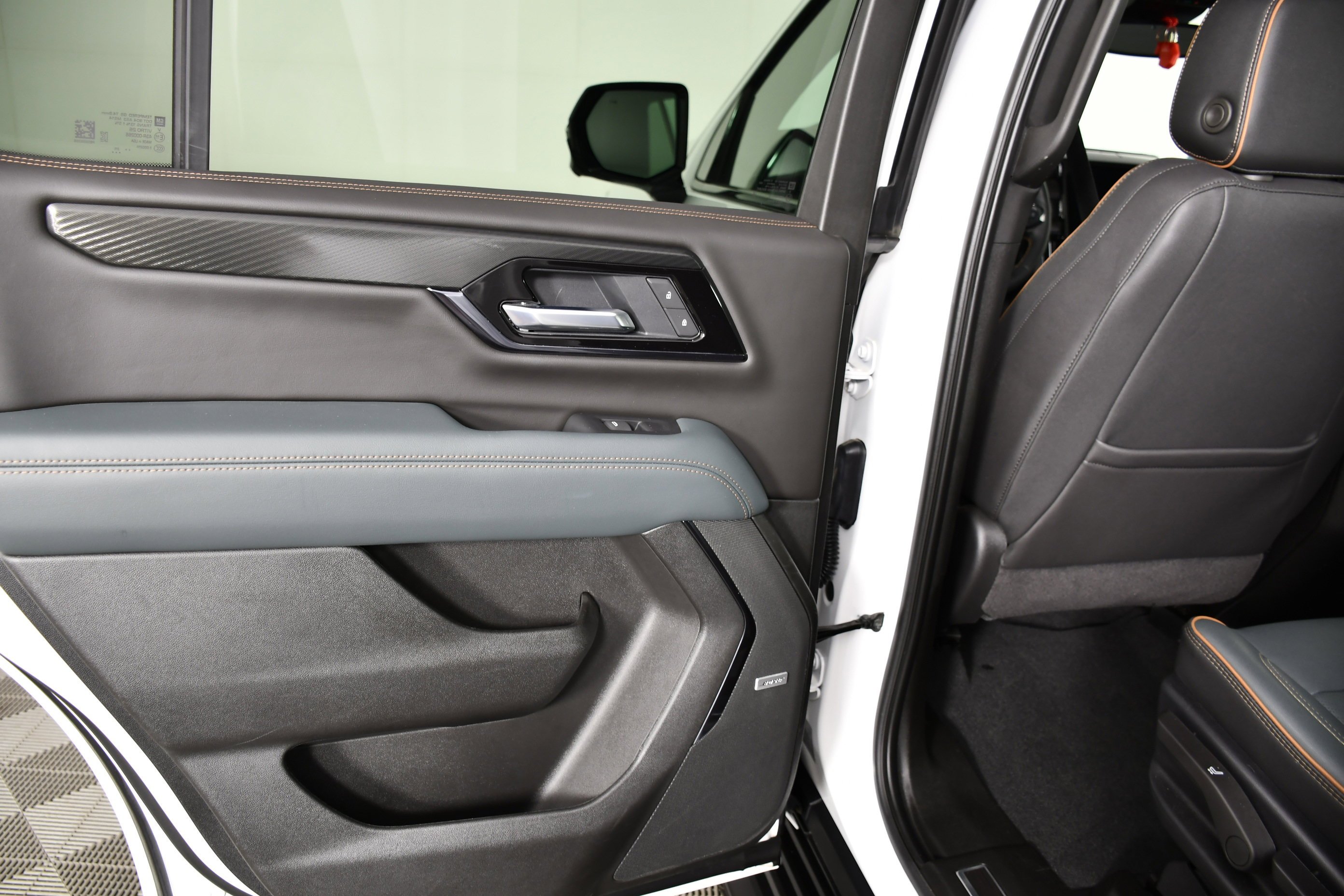 Used 2025 Summit White GMC AT4 image 49