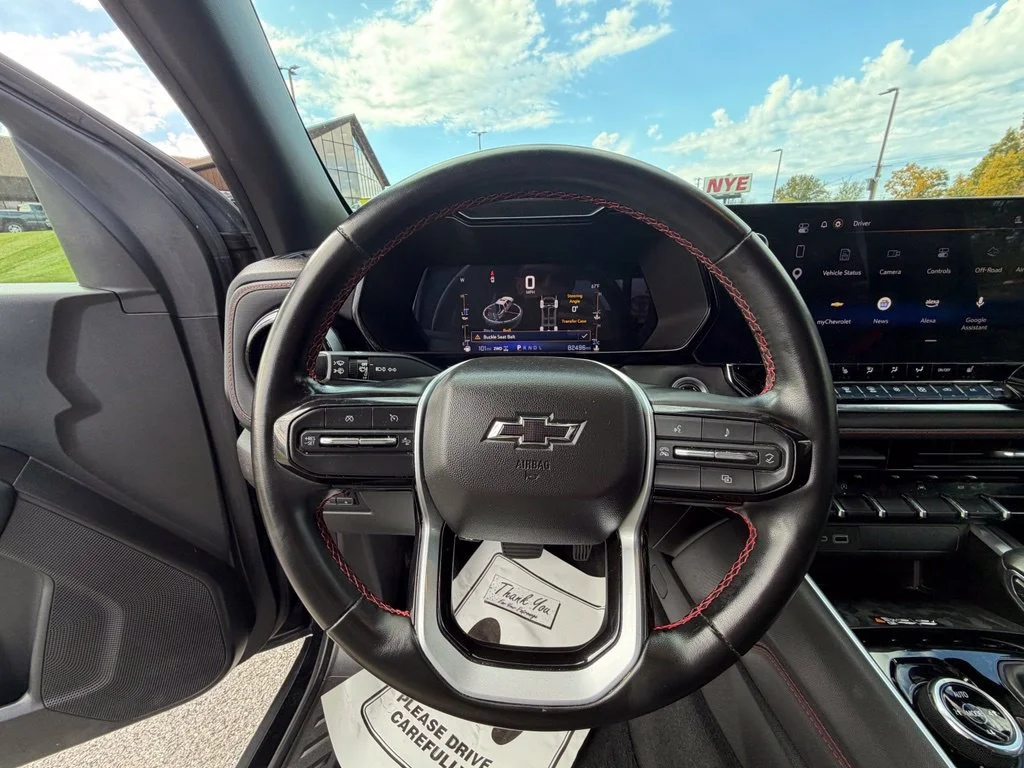 Used 2023 Black Chevrolet Z71 image 23