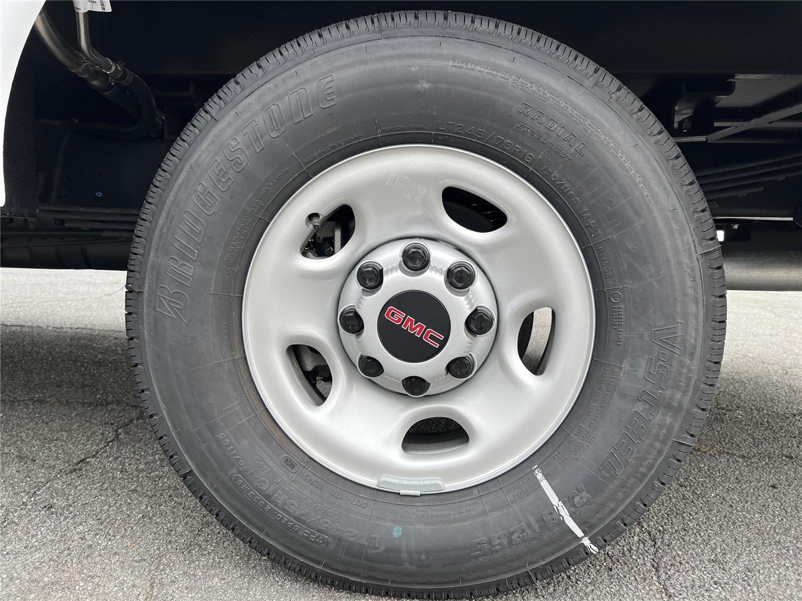 New 2025 Summit White GMC 1WT image 17