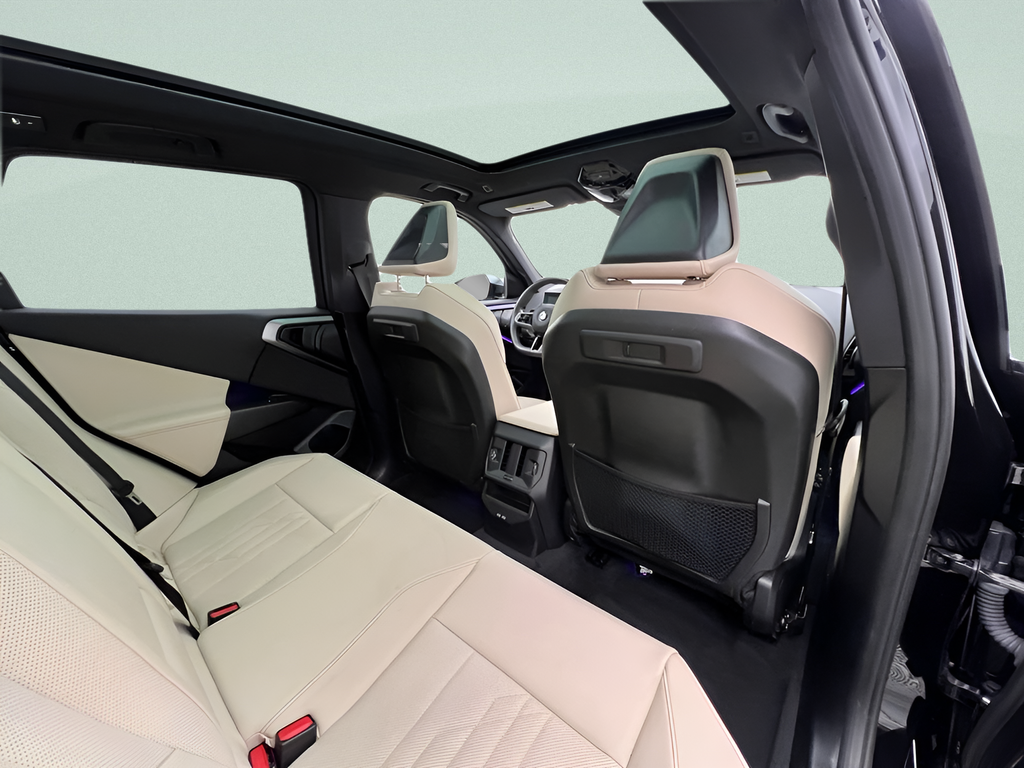Used 2025 Black Sapphire Metallic BMW 30 xDrive image 30
