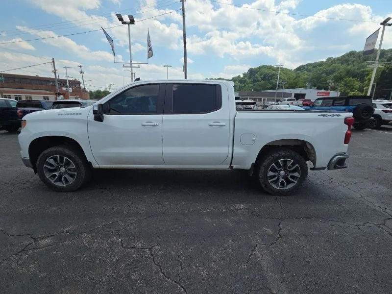 Used 2025 White Chevrolet LT image 4