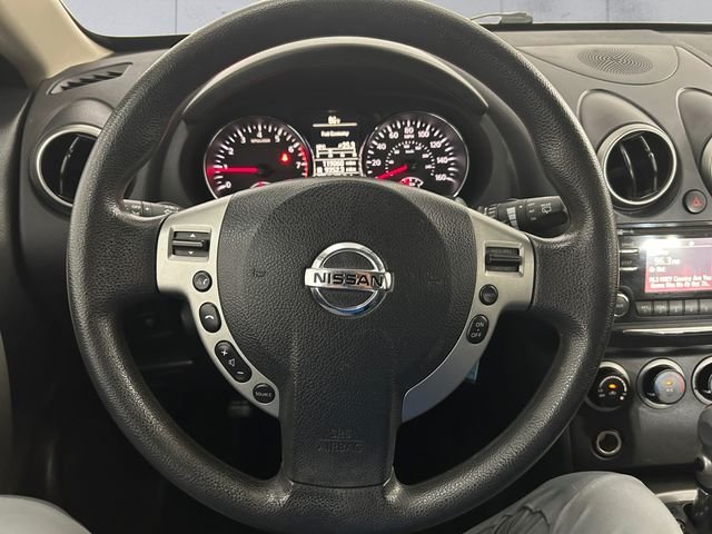 Used 2015 Red Nissan S image 9