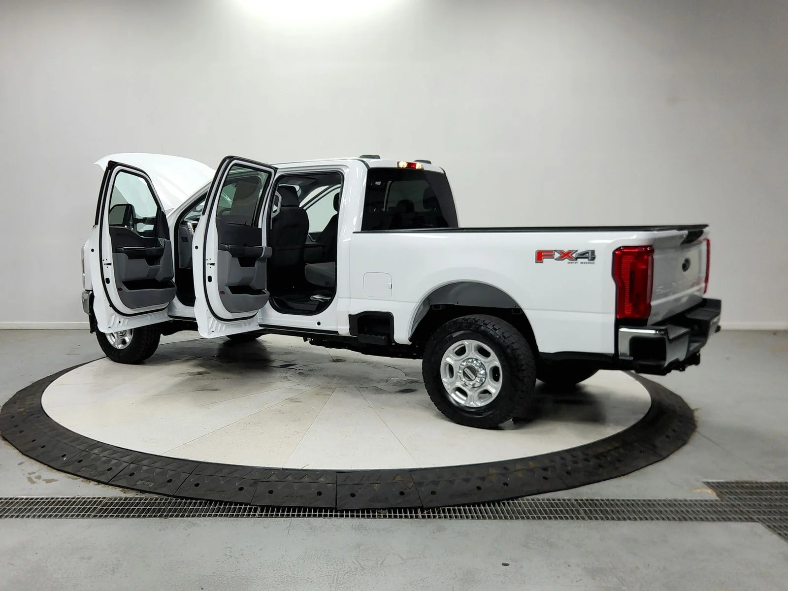 Used 2025 White Ford XLT image 14