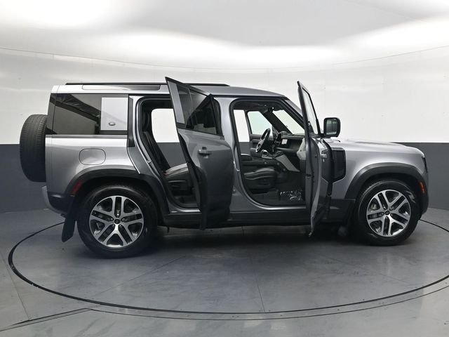 Used 2020  Land Rover SE image 44