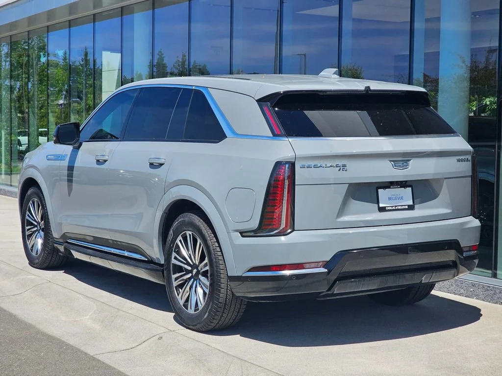 New 2026 Luna Metallic Cadillac Luxury image 3