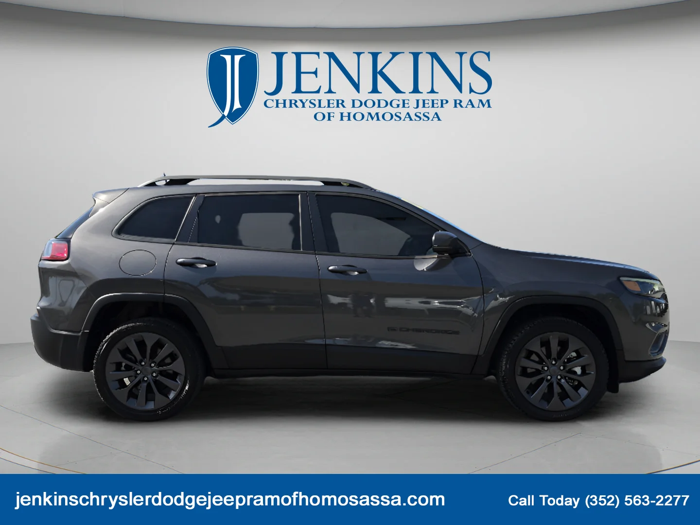 Used 2021 Granite Crystal Metallic Clearcoat Jeep 80th Anniversary image 3