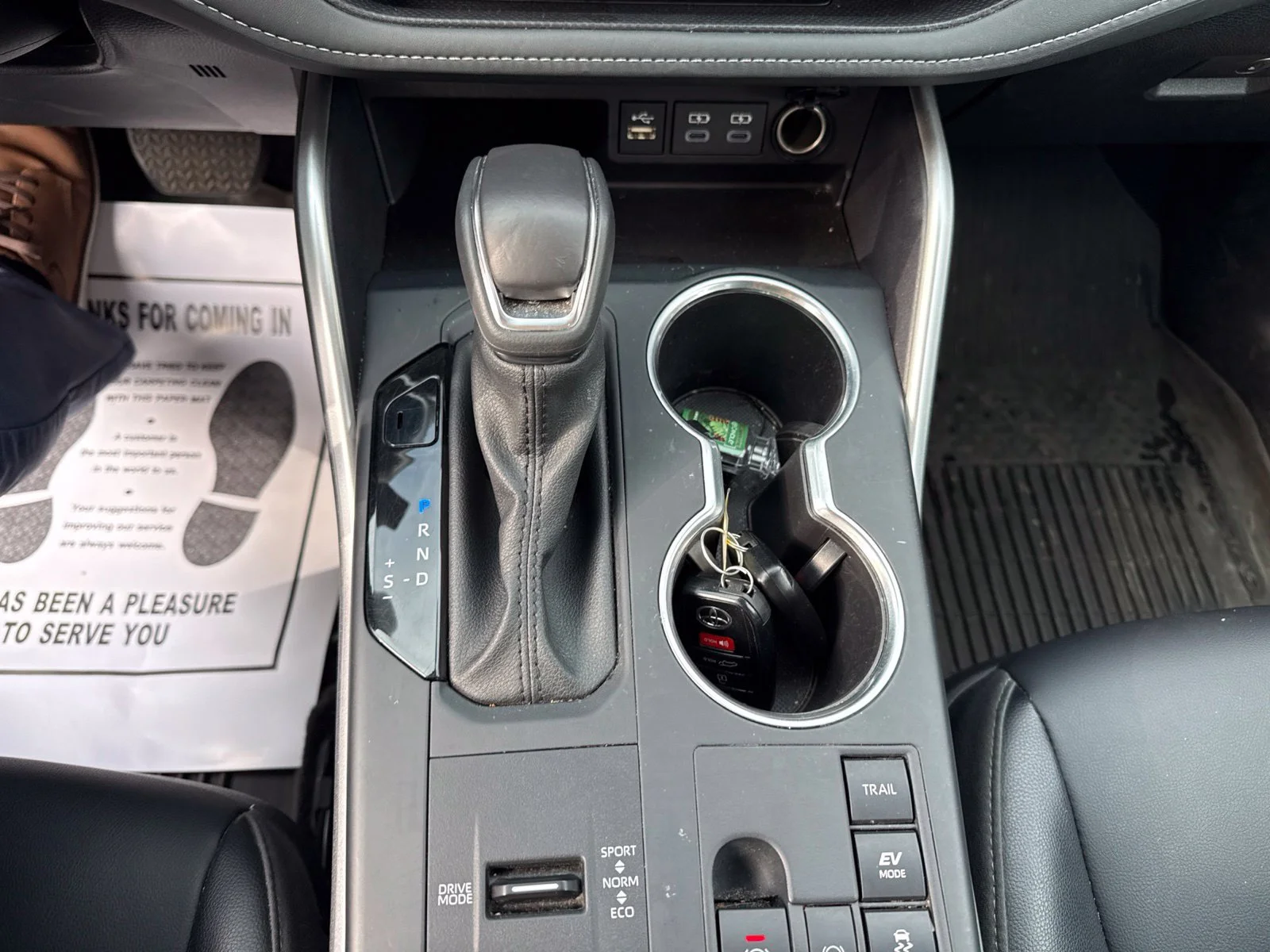 Used 2025  Toyota Hybrid XLE image 23