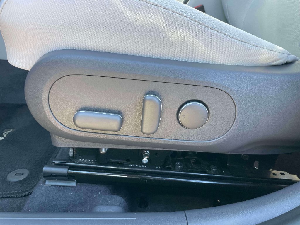 Used 2024 Gray Hyundai SEL image 17