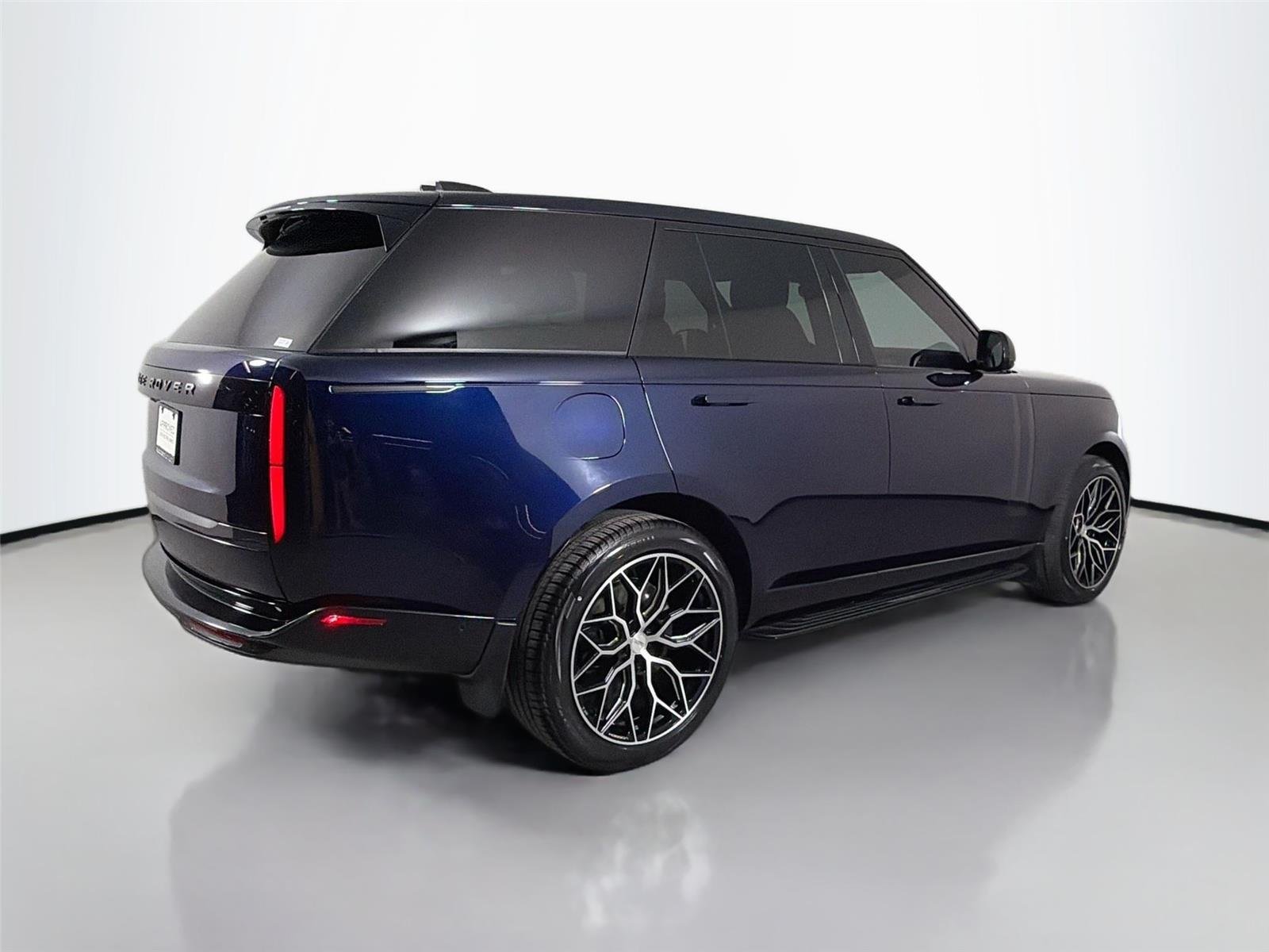 Used 2023 Portofino Blue Land Rover P530 SE V8 image 5