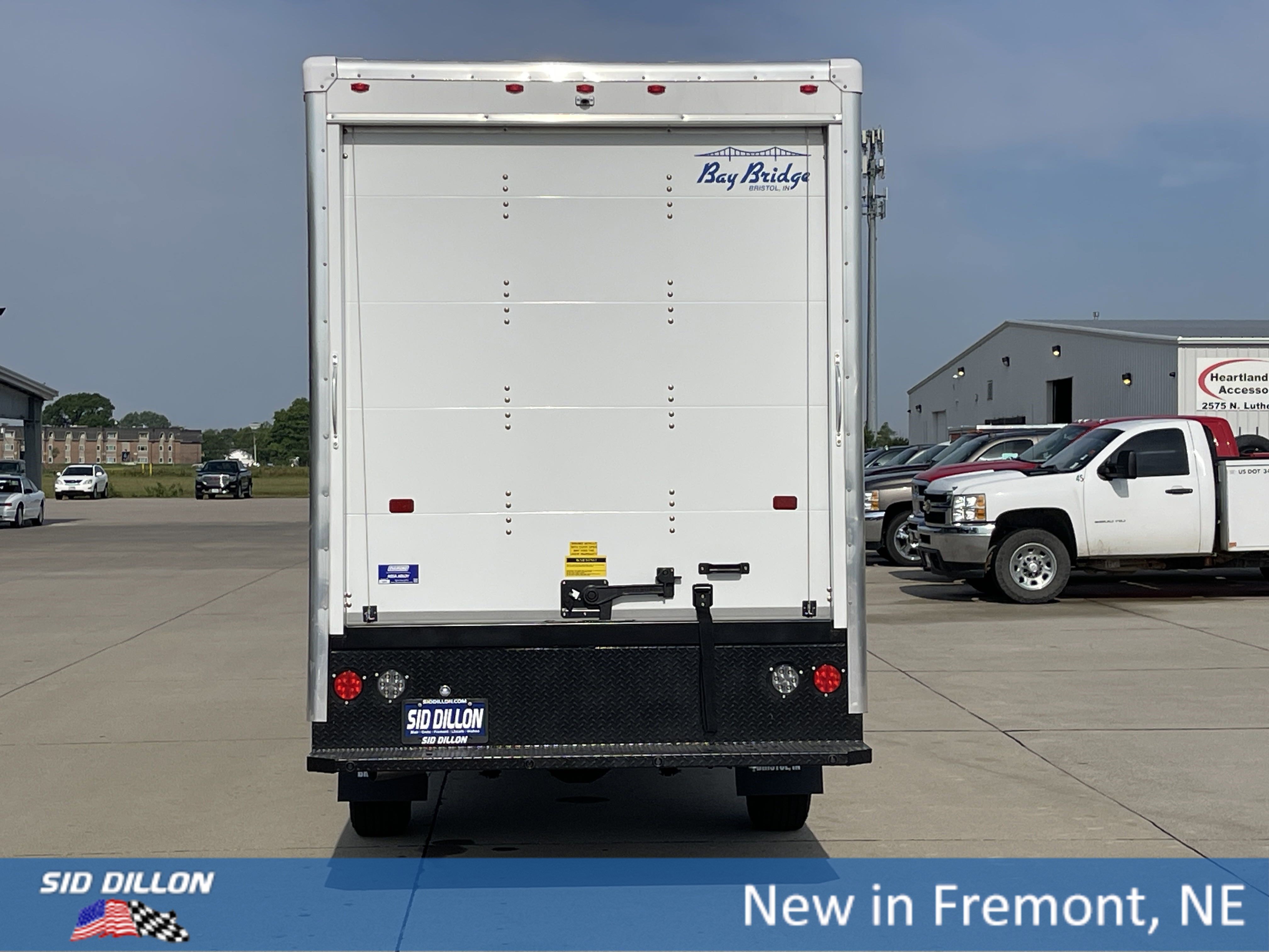 New 2025 Summit White GMC Work Van image 12