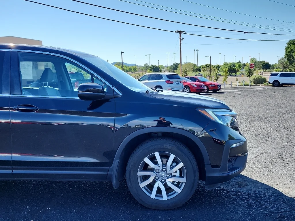 Used 2019 Crystal Black Pearl Honda EX-L image 4