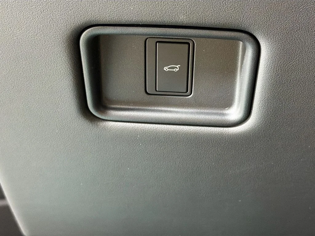 New 2026 Varesine Blue Land Rover SE image 10