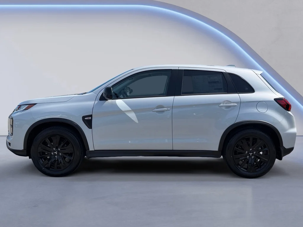 New 2026 White Diamond Mitsubishi LE image 6
