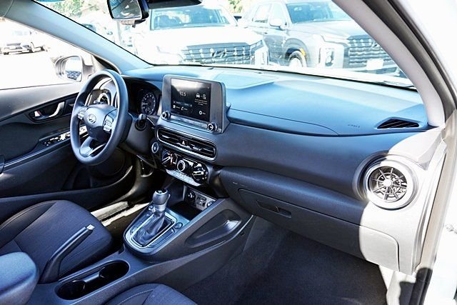 Used 2023 White Hyundai SEL image 9