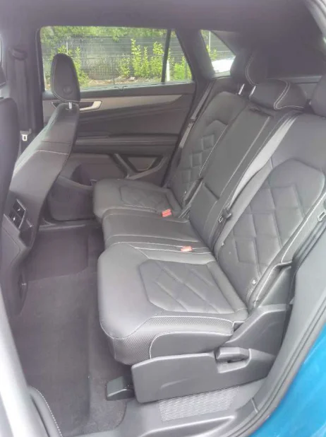 Used 2026  Volkswagen SE w/Technology image 6
