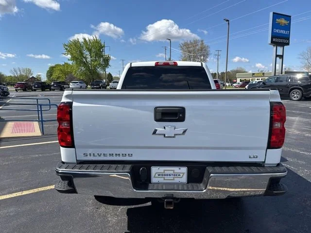 Used 2019 SUMMIT WHITE Chevrolet LT image 4