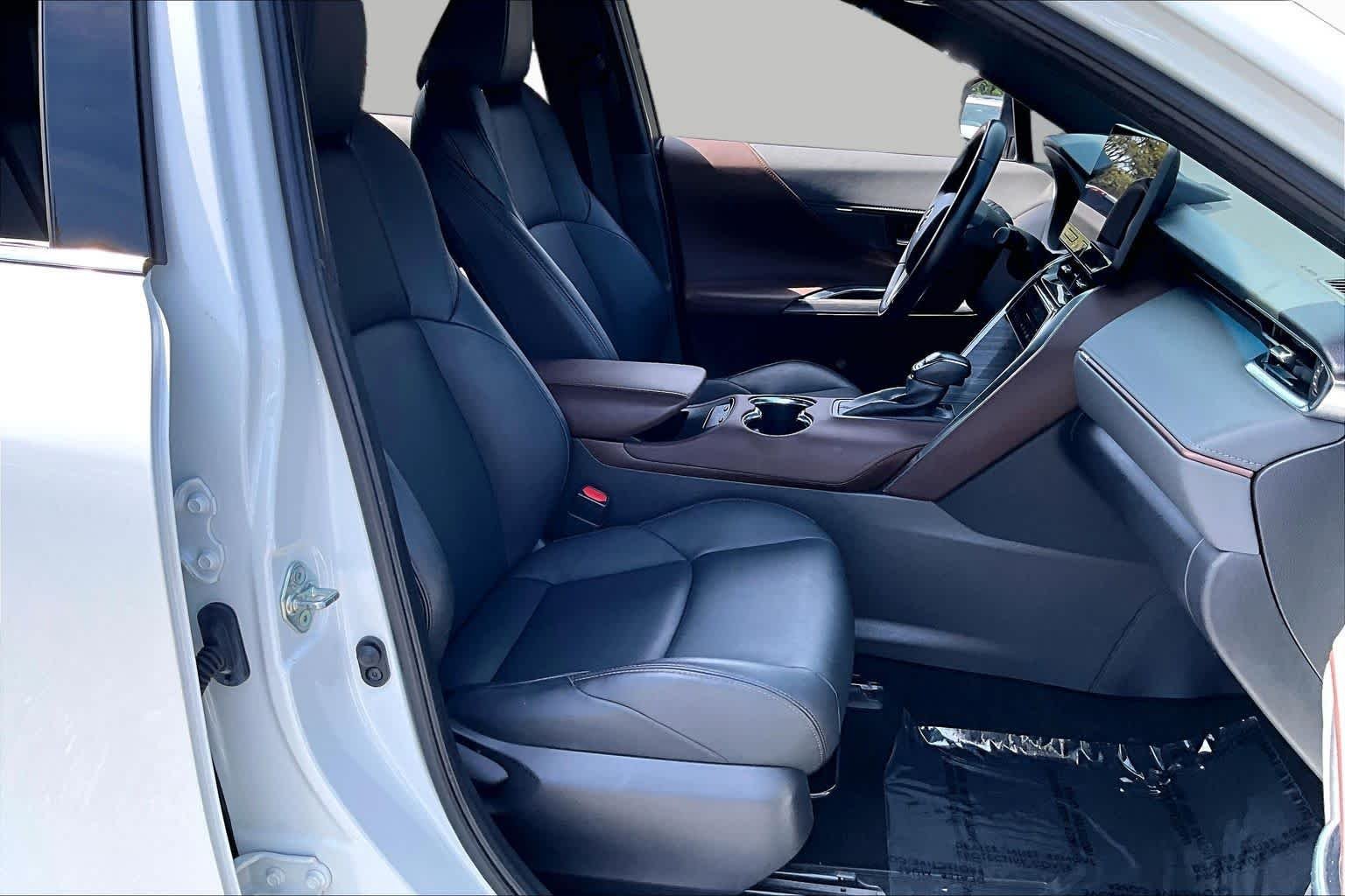 Used 2023 Wind Chill Pearl Toyota XLE image 9