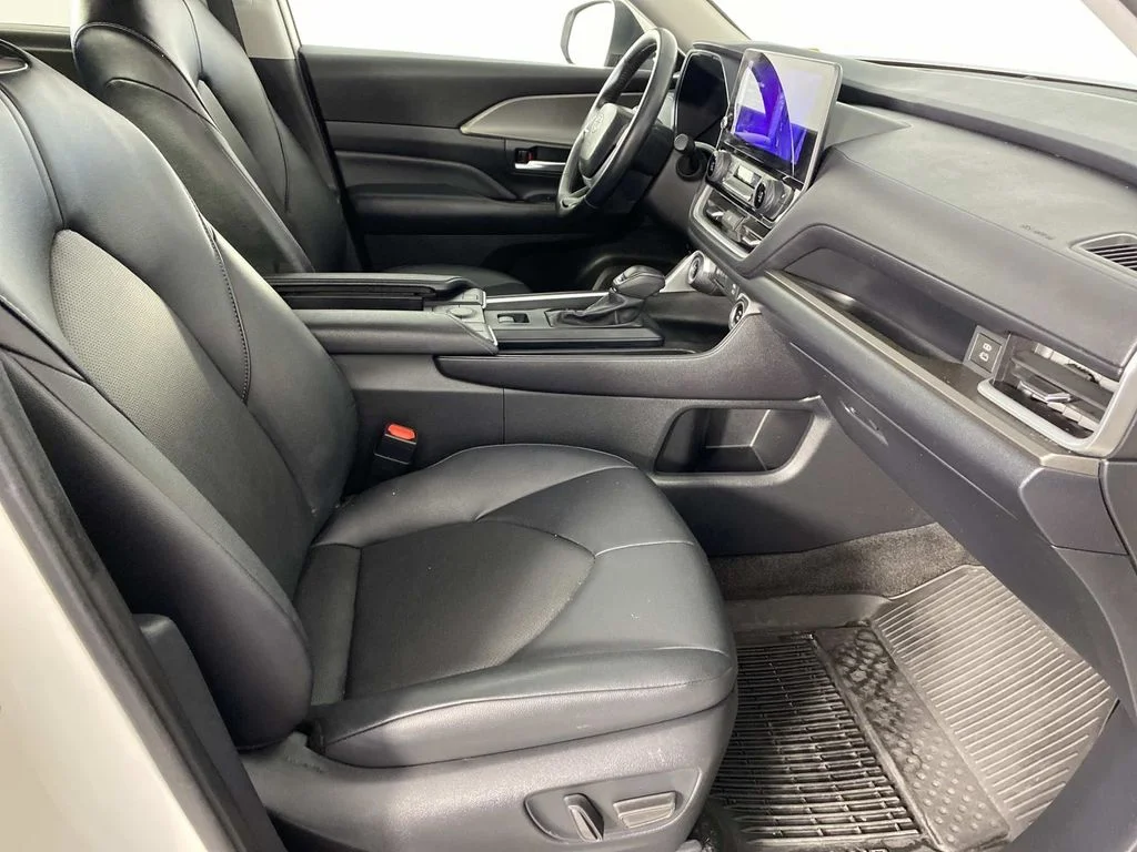 Used 2024 White Toyota XLE image 10