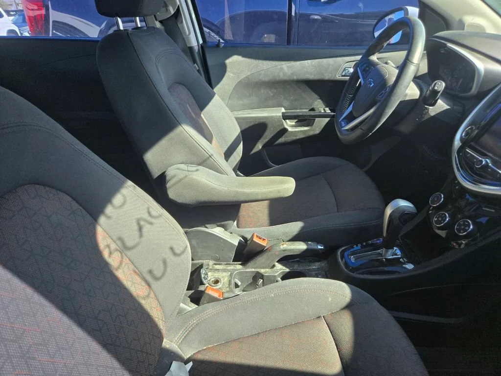 Used 2020 SUMMIT WHITE Chevrolet LT image 4