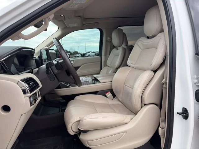 Used 2021 Pristine White Lincoln Reserve image 10
