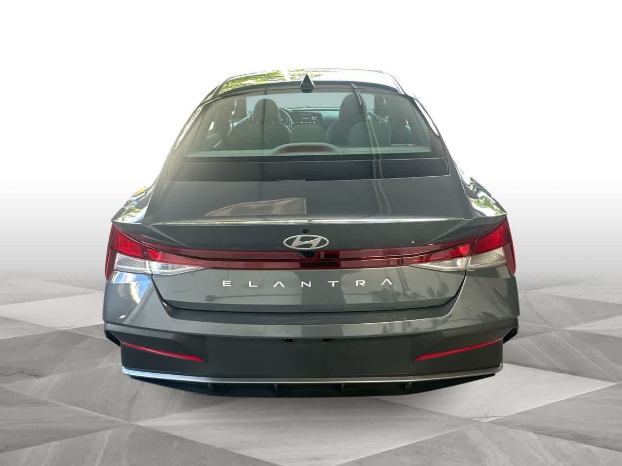 2025 Hyundai Elantra SE - Photo 7