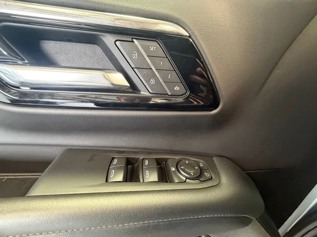 Used 2025 Sterling Gray Metallic Chevrolet LT image 21