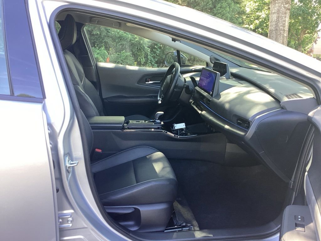 Used 2024  Toyota Limited image 13