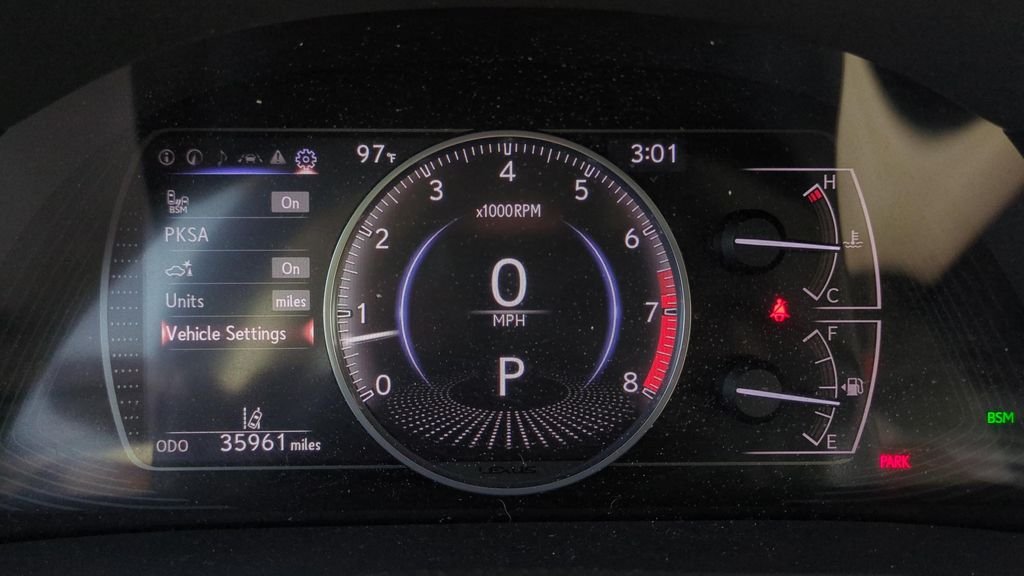 Used 2022 White Lexus 350 image 22