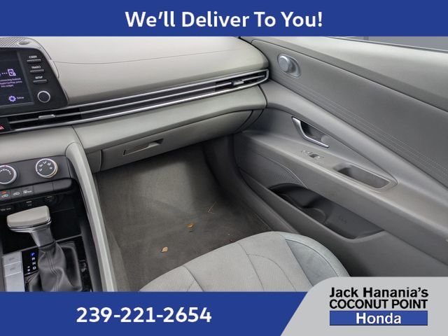 Used 2022 Silver Hyundai SE image 16