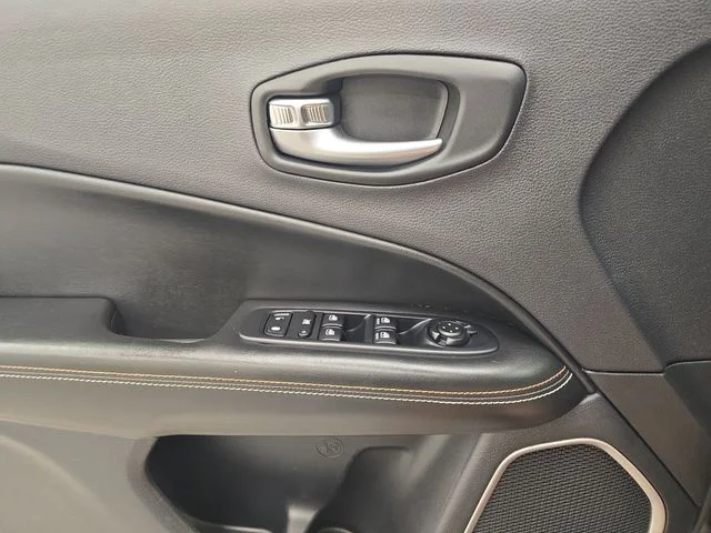 Used 2019 Diamond Black Jeep Sport image 32
