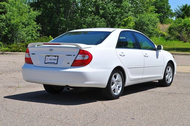 Used 2002 White Toyota SE image 3