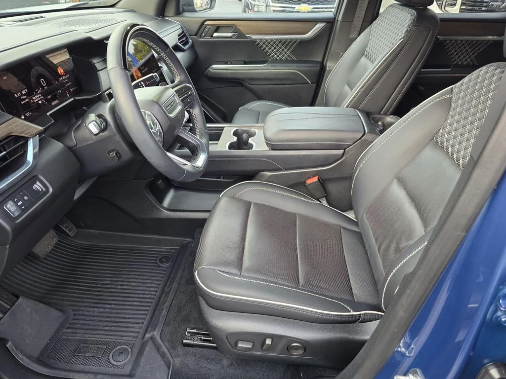 Used 2024 Downpour Metallic GMC FWD Denali image 9