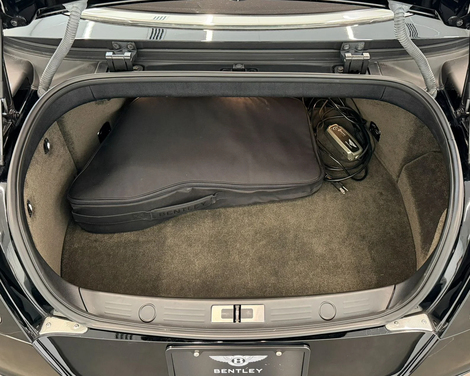 Used 2014 Black Bentley Base image 34