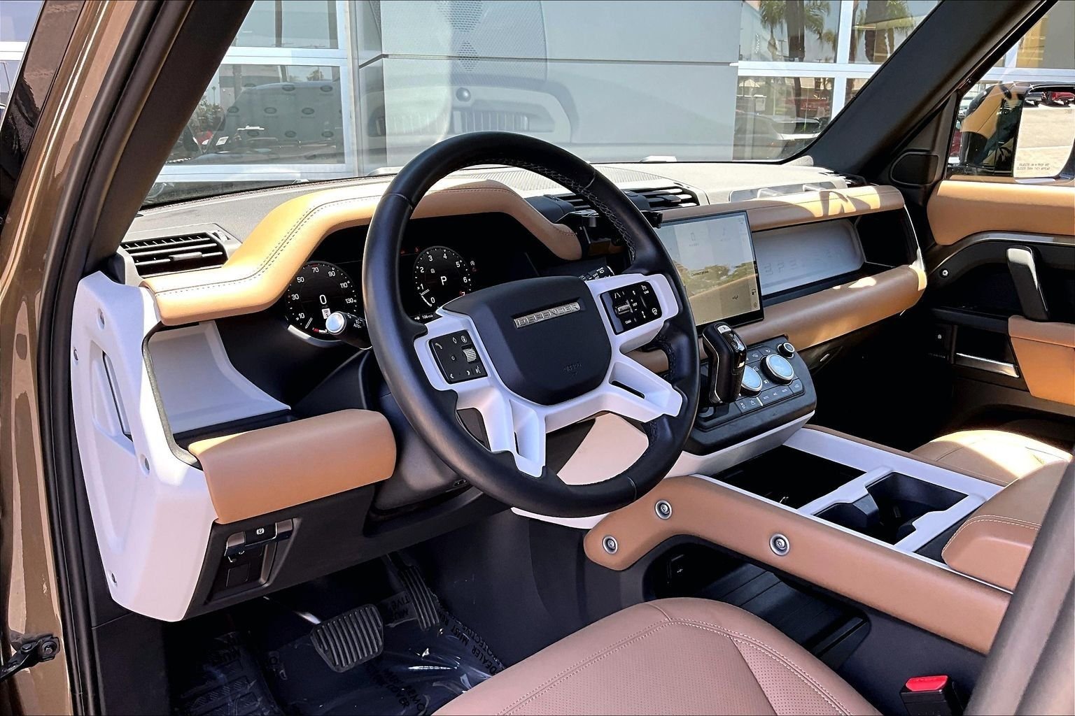 Used 2025  Land Rover S image 13
