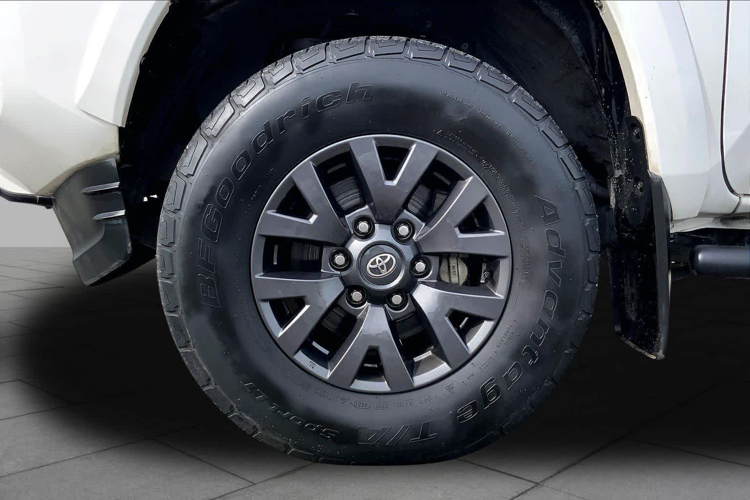 Used 2021 Super White Toyota SR5 image 11