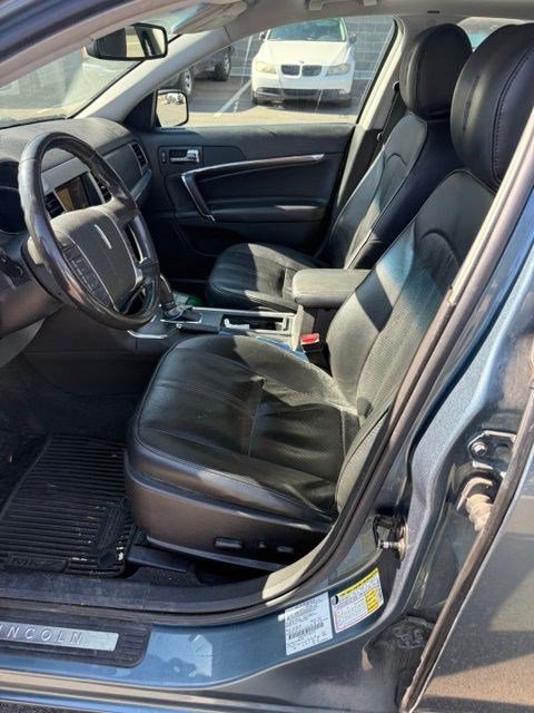 Used 2012 Steel Blue Metallic Lincoln  image 7
