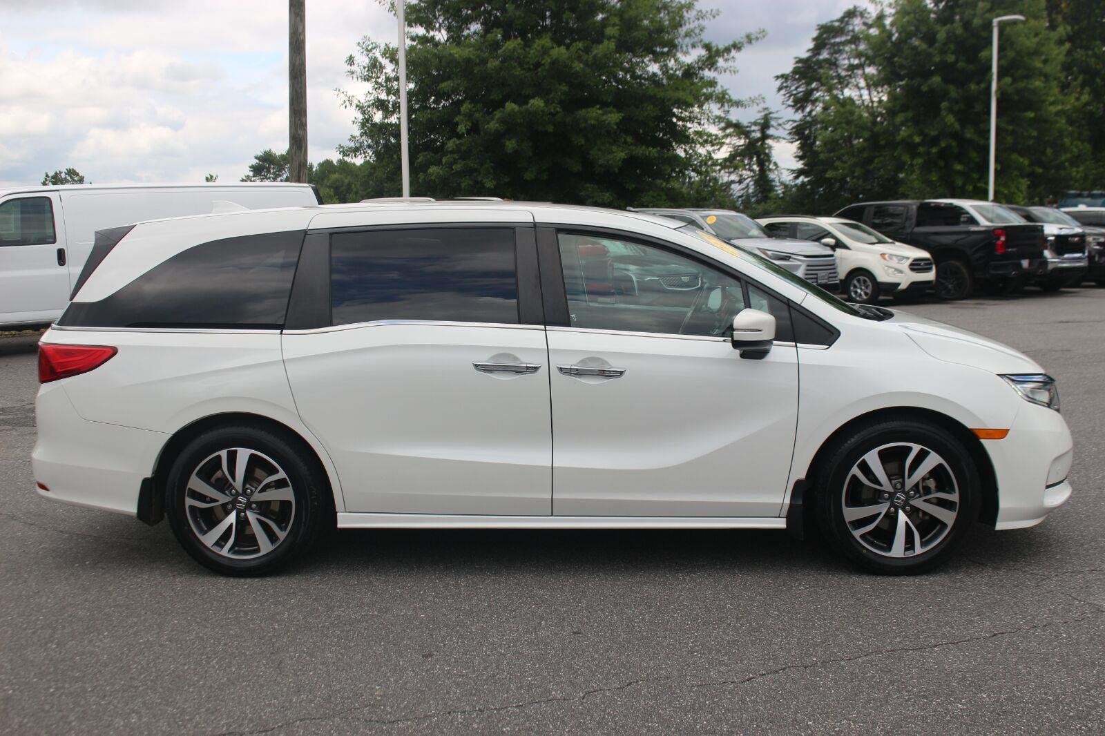 Used 2021 Platinum White Pearl Honda Touring image 8
