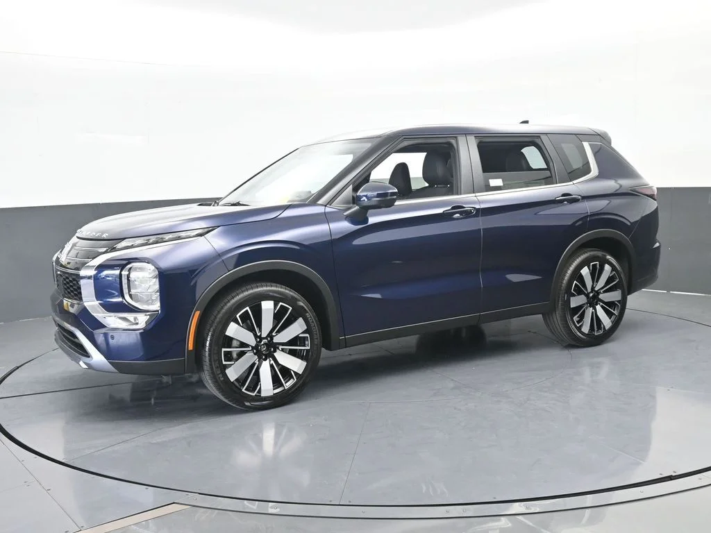 New 2026 Cosmic Blue Metallic Mitsubishi SE image 2