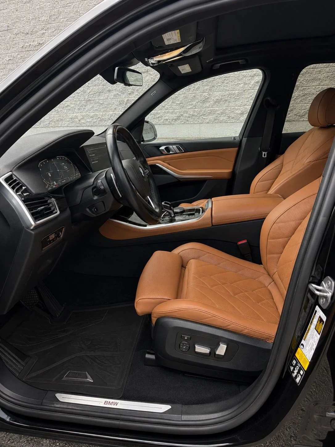 Used 2023 Black Sapphire Metallic BMW xDrive40i image 2