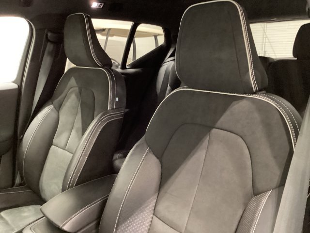 Used 2021 Blue Volvo R-Design image 13