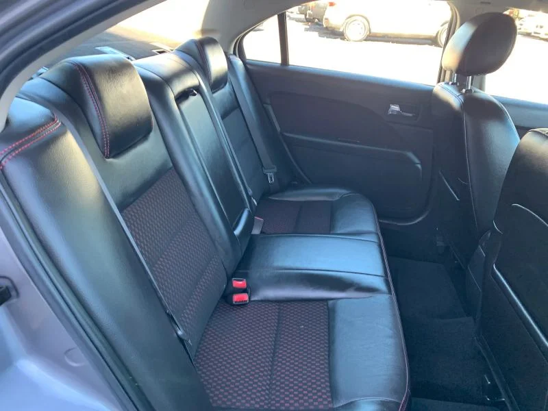 Used 2007 Gray Ford SE Sedan 4D image 31