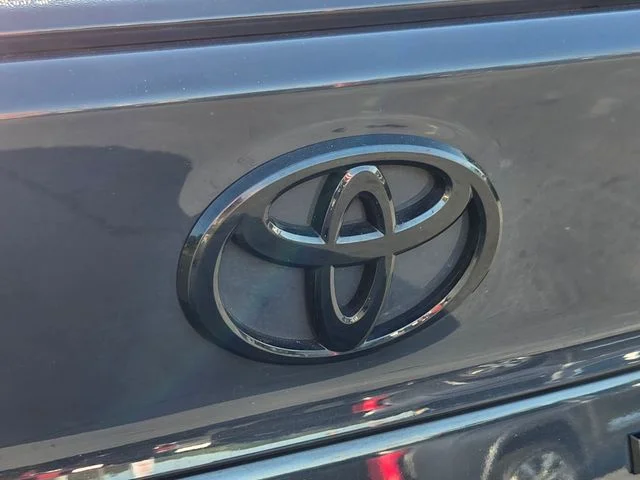 Used 2025  Toyota SE image 18