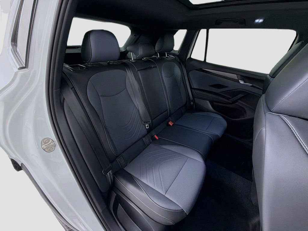New 2026 Opal White Pearl Volkswagen 2.0T SE R-Line Black 4MOTION image 29