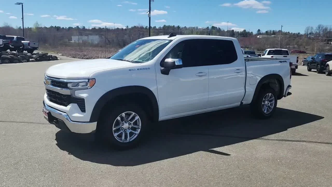 Used 2022 Summit White Chevrolet LT image 4